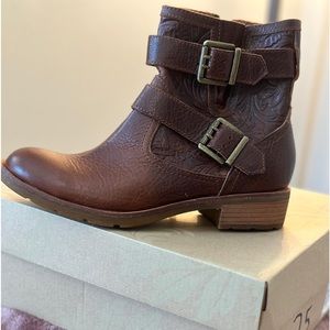 Sofft women ankle zip boots